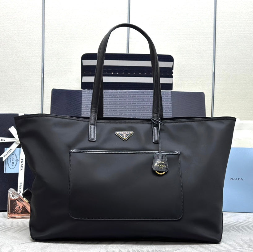 classic tote bag 43 in black re-nylon fabric - main image
