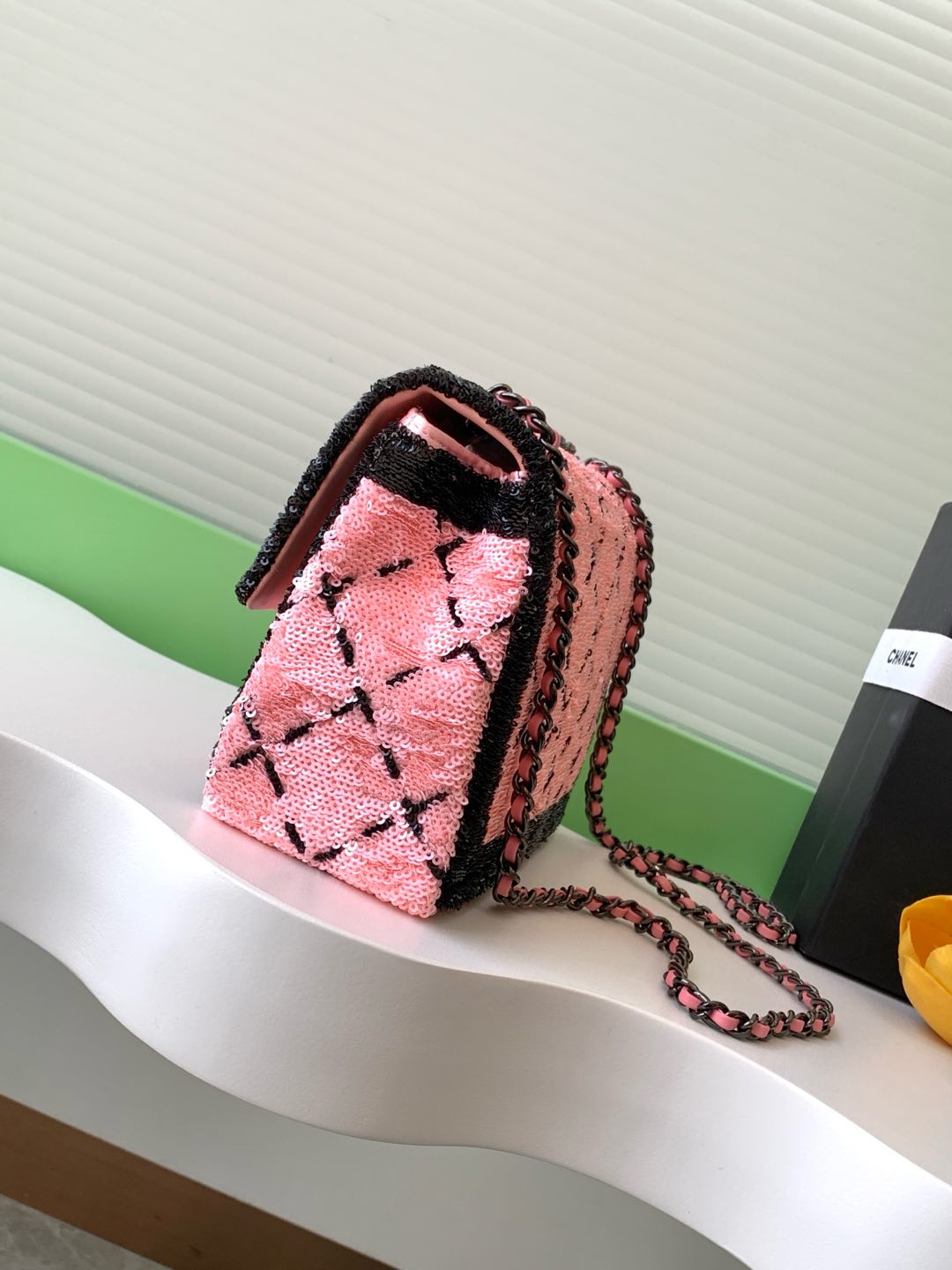 CLASSIC FLAP BAG 21 IN BLACK PINK SEQUINS RUTHENIUM HARDWARE - Image 11