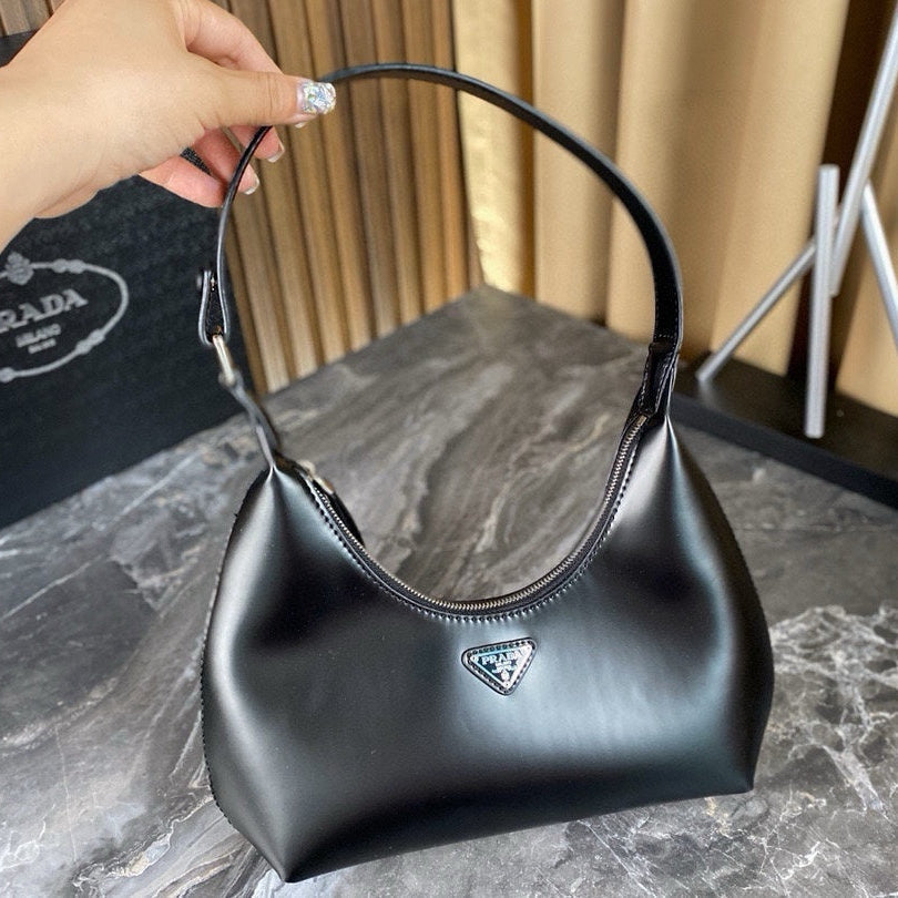 cleo shoulder bag 30 in black glossy calfskin - main image