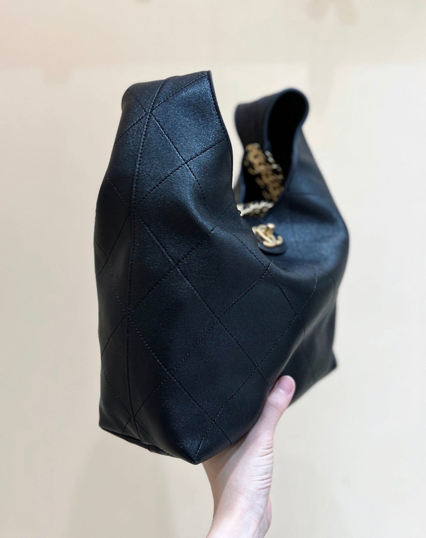 QUILTED SMALL HOBO BAG 27 IN BLACK LAMBSKIN GOLD HARDWARE - Image 8