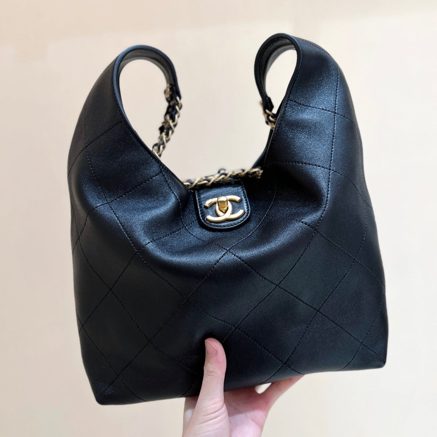 QUILTED SMALL HOBO BAG 27 IN BLACK LAMBSKIN GOLD HARDWARE - Image 3