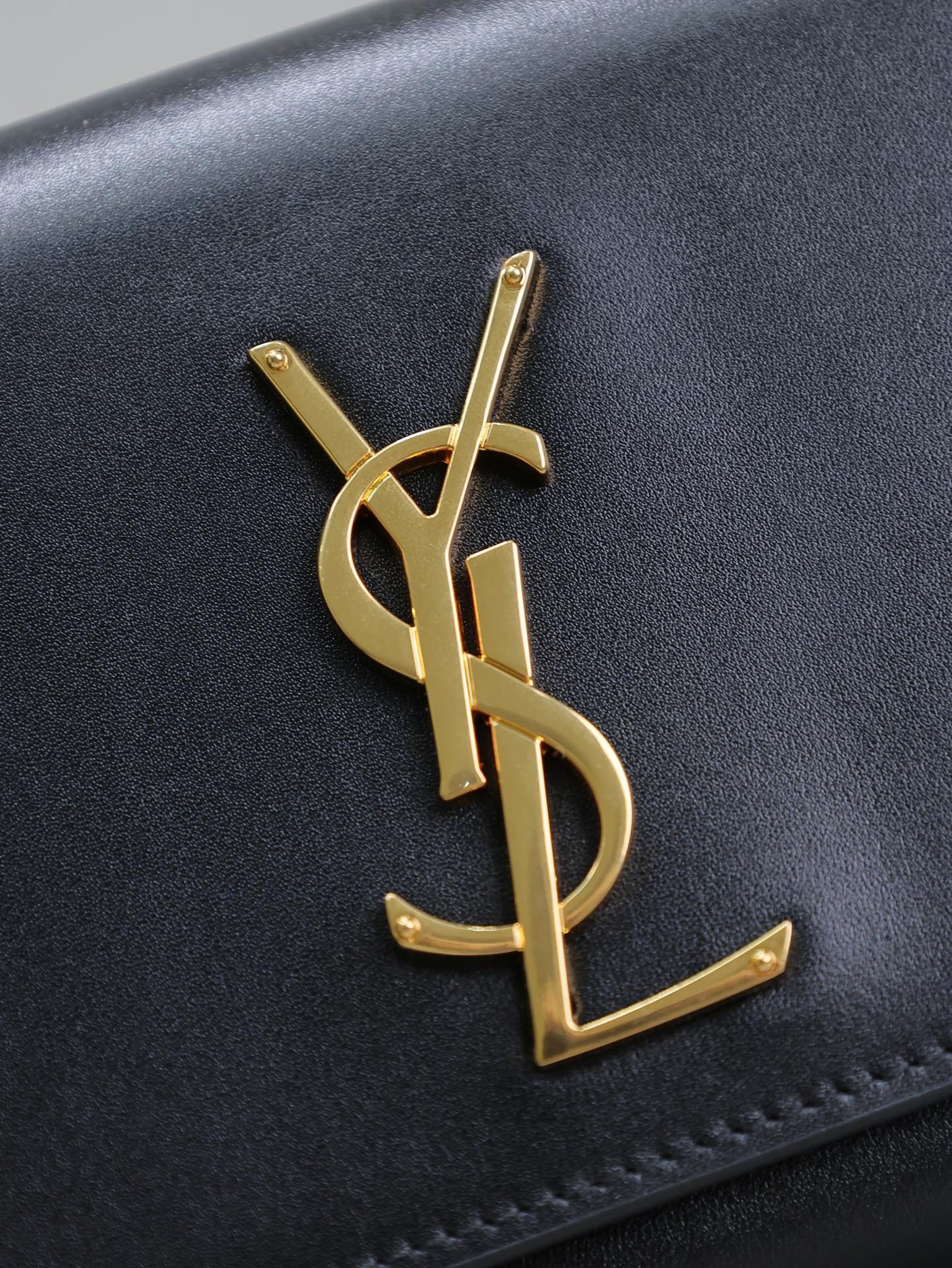 CLASSIC KATE CLUTCH 27 IN BLACK LAMBSKIN GOLD HARDWARE